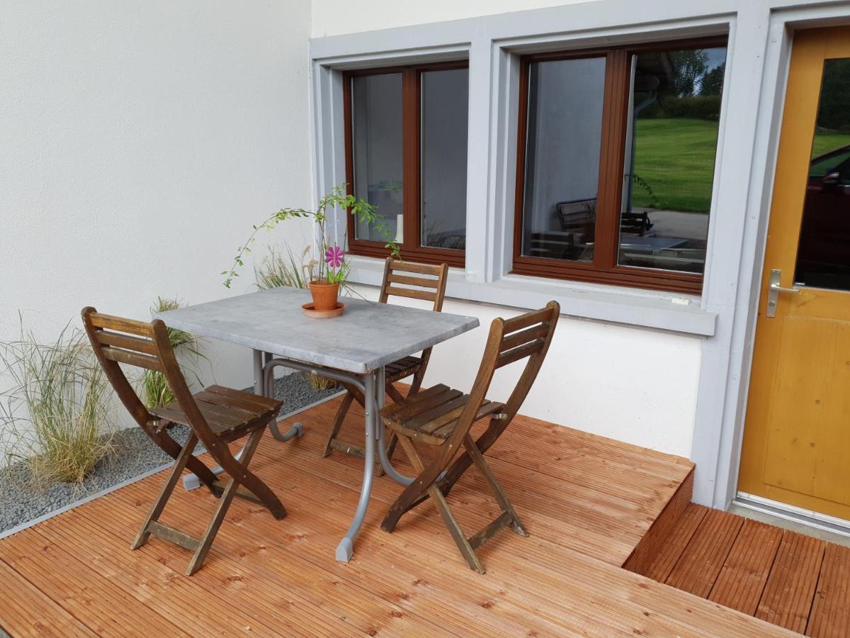 O Valanvron - Appartement Dans Une Ancienne Ferme Neuchateloise La Chaux De Fonds Exteriér fotografie