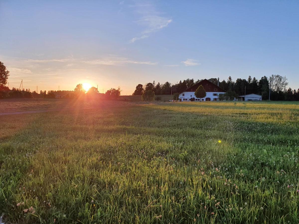 O Valanvron - Appartement Dans Une Ancienne Ferme Neuchateloise La Chaux De Fonds Exteriér fotografie